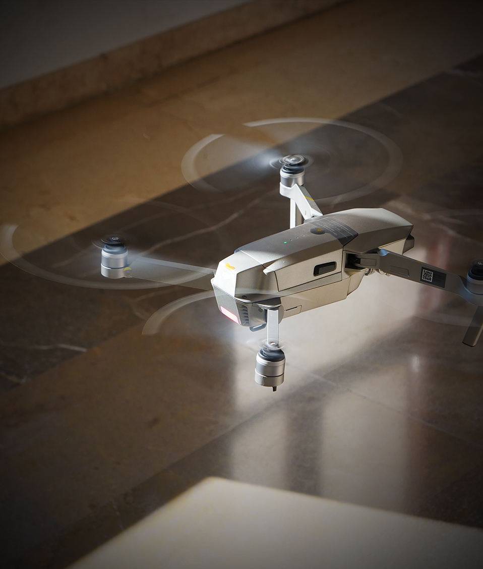 Dron volando a poca distancia del suelo
